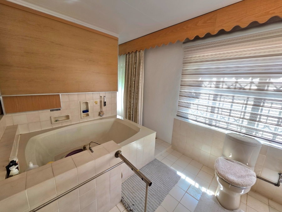 5 Bedroom Property for Sale in La Provance Free State